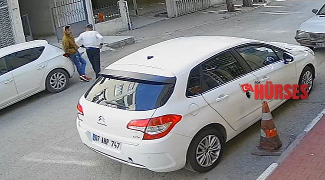 Antalya'da birisi gözetledi, birisi çaldı, diğer ikisi oyaladı