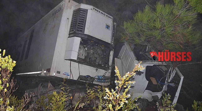 Antalya'da tır uçuruma yuvarlandı: 1 yaralı