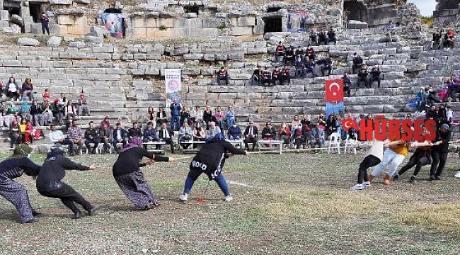 Antik kentte 'Kadına Yönelik Şiddetle Mücadele Günü' etkinliği