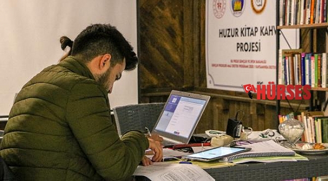 Bağımlılıktan kurtulup gençlere destek oluyorlar