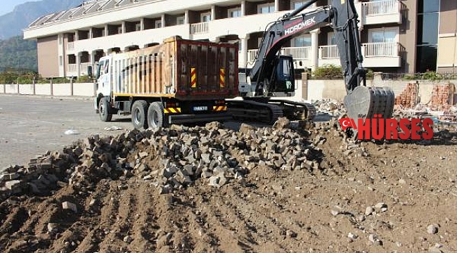 Büyükşehir, Kemer'e kapalı pazar alanı yapıyor