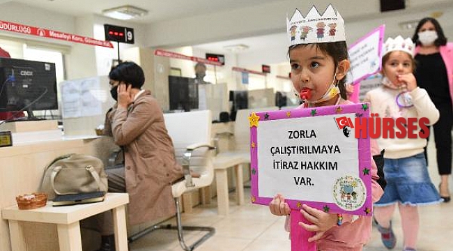 Çocuklar, 'hakları' için dövizli, düdüklü eylem yaptı