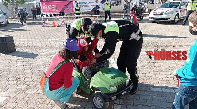 Çocuklara eğlenceli emniyet kemeri eğitimi