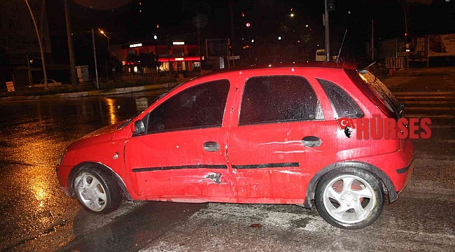 İkazlı yanan trafik ışıklarından geçerken kaza yaptılar: 1 yaralı
