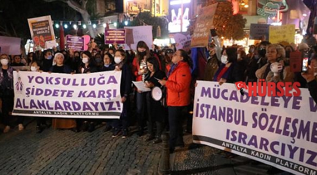 Kadınlar şiddete karşı yürüyüp halay çekti