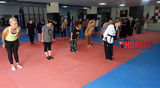 Kepez'de ev hanımları tekvando eğitimi alıyor