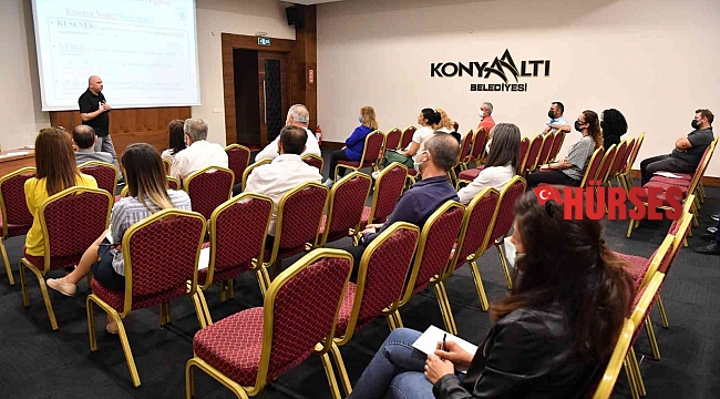Konyaaltı'nda personele 1 ayda 4 eğitim