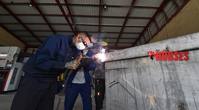 Macar öğrenciler, belediyede 'çıraklık' yapıyor