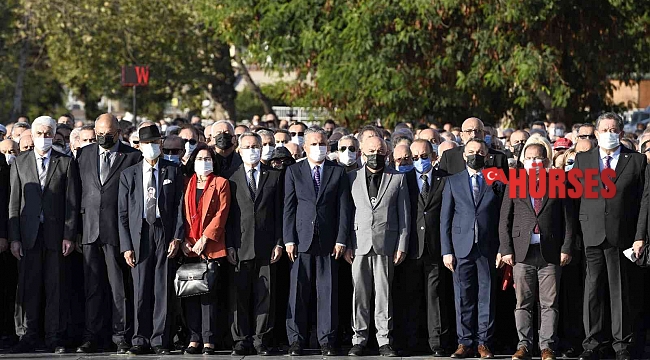 Muratpaşa'da 'Ata' Atatürk Kent Meydanı'nda anıldı