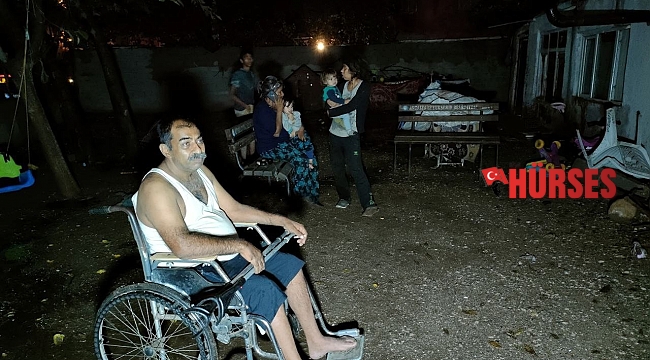 Müstakil evdeki yangın, engelli aileyi sokakta bıraktı