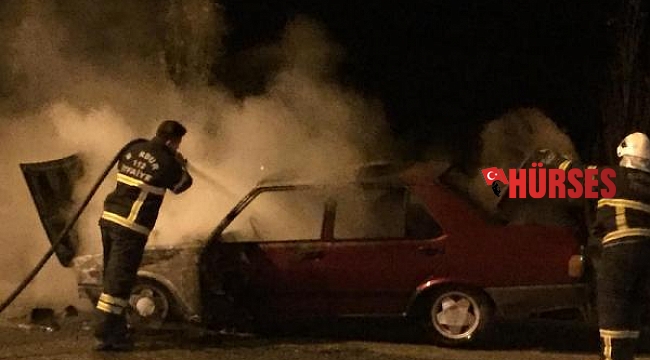 Otomobil alev alev yandı