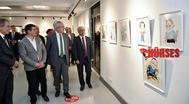 Sanatla mizahın buluştuğu sergi DokumaPark'ta