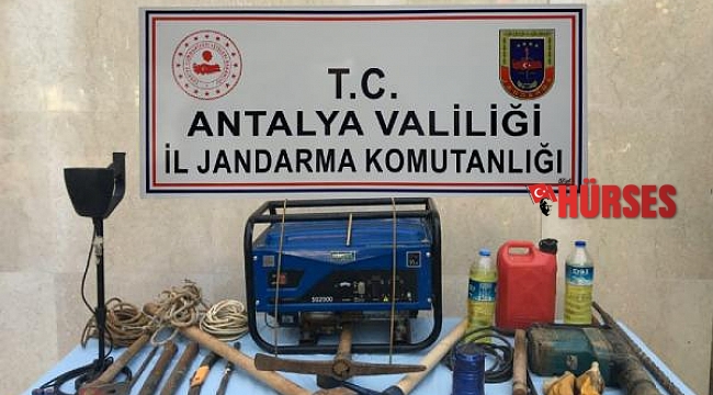 Serik'te kaçak kazı baskını: 3 gözaltı