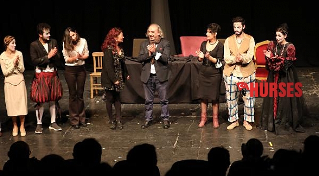 Tiyatro öğrencileri, 'Çok Yaşa'yla mezun oldu