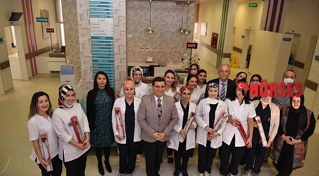 Tütüncü'den diş hekimlerine kırmızı karanfil