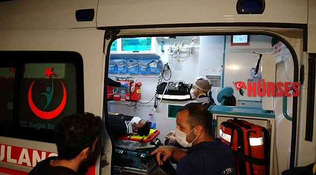Virajı alamayan minibüs devrildi: 2 yaralı