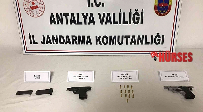 Yol kontrol noktasında durdurulan araçtan ateşli silah çıktı