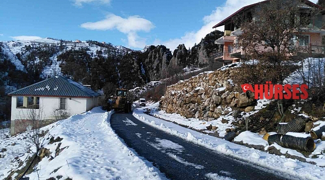Alanya'da kardan kapanan yollar açılıyor