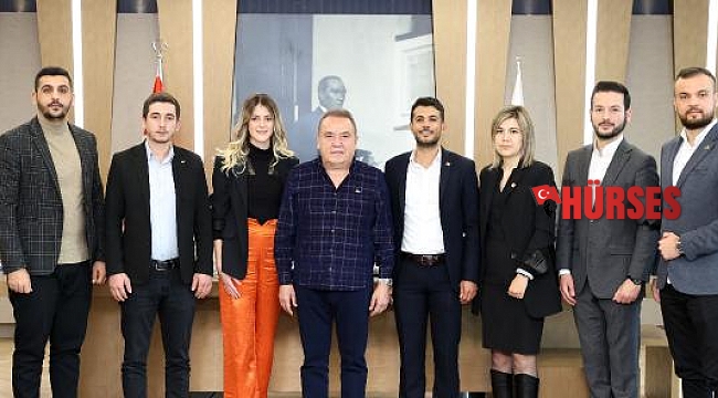 Alanyalı gençlerden Başkan Muhittin Böcek'e ziyaret