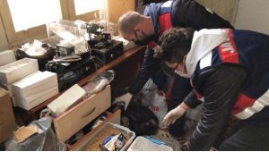 Alkol ürettikleri kazan hava almasın diye kenarlarını hamurla kapatmışlar