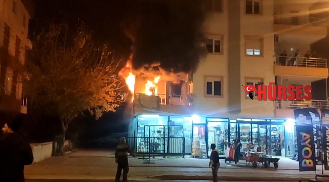 Antalya'da 3 katlı apartmanda yangın paniği