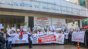 Antalya'da doktorlar greve çıkınca hastane koridorları boş kaldı