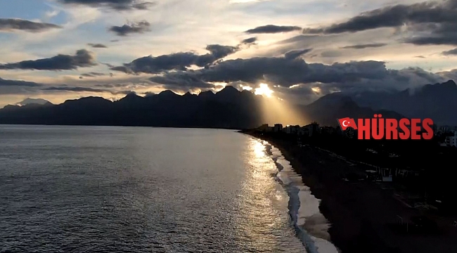 Antalya'nın dünyaca ünlü sahilinde kartpostallık görüntü