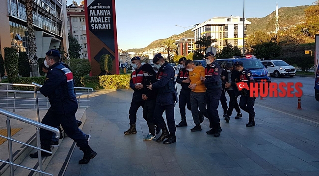 Antalya'nın turizm merkezleri torbacılardan arındırıldı: 27 tutuklama