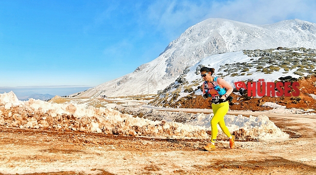 Deniz kenarında başlayan maraton kayak merkezinde tamamlandı