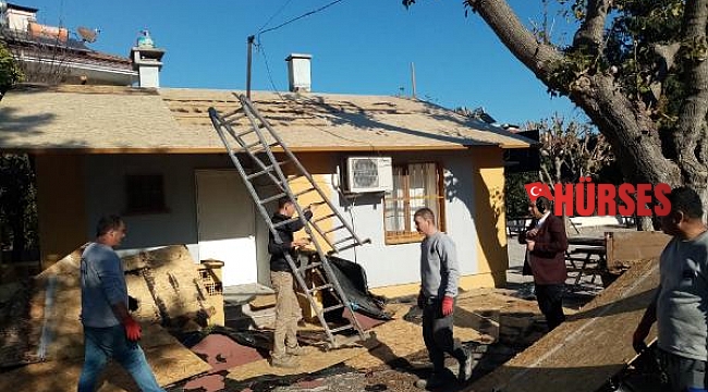 Fırtınada zarar gören öğretmen lojmanının çatısı yenileniyor