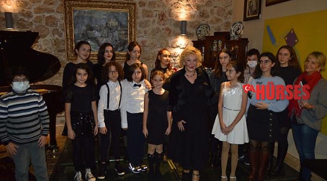 Geleceğin piyanistleri, Gülsin Onay'ı gururlandırdı