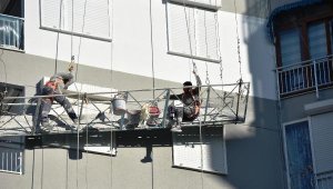 İskelenin makarası boşaldı; 2 boyacı 6'ncı katta mahsur kaldı