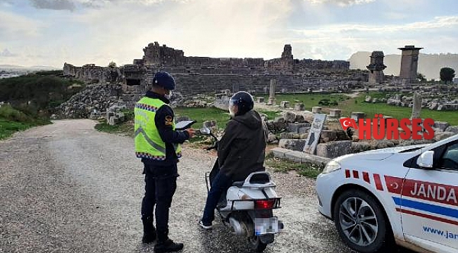 Jandarma motosiklet ve kask denetimi yaptı
