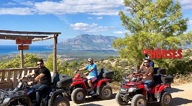Kaş'ta turistlerin ATV turu keyfi