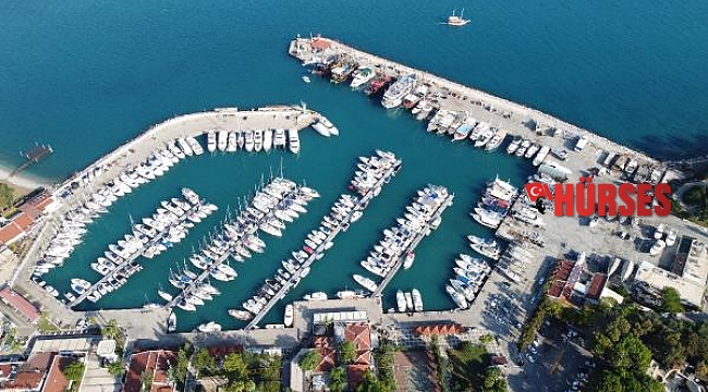Kemer'de 345 bin turist, mavi sularda izole tatil tercih etti