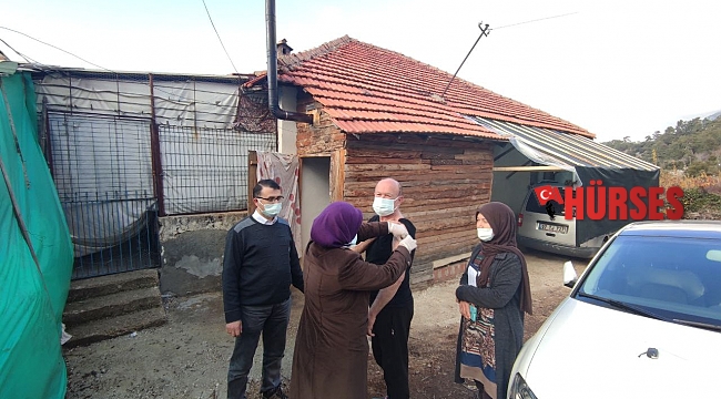 Kumluca'nın uzak mahallelerinde vatandaşlara 'evde aşı hizmeti'