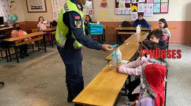 Manavgat'ta jandarmadan öğrencilere trafik eğitimi