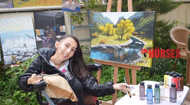 Resimle hayata tutunan SMA'lı Gülçin'den ilk sergi