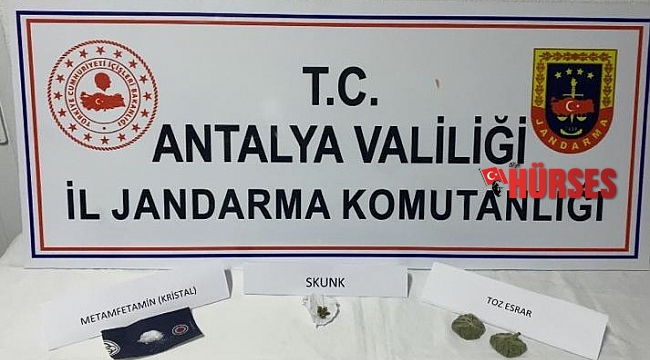 Şüpheli şahısların olduğu araçtan uyuşturucu çıktı