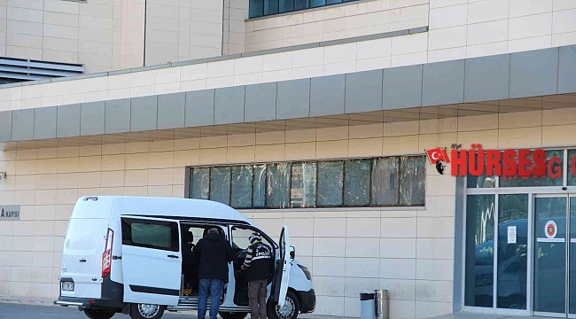 Tartıştığı eşini demir çubukla başına vurarak öldürdü