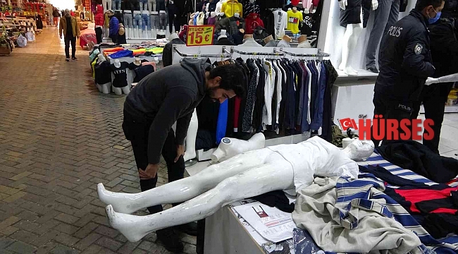 Tezgahtakilerle yetinmeyip mankeni bile soydular