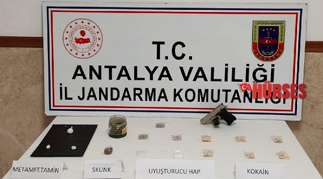 Uyuşturucu taciri suçüstü yakalandı