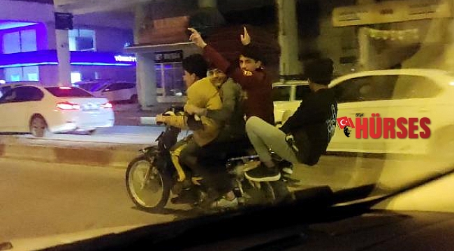4 gencin motosikletle tehlikeli yolculuğu