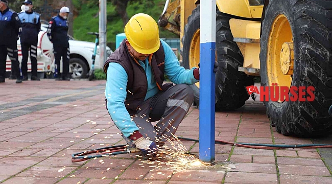 Alanya İskelesi'ndeki kaçak yapılar yıkıldı