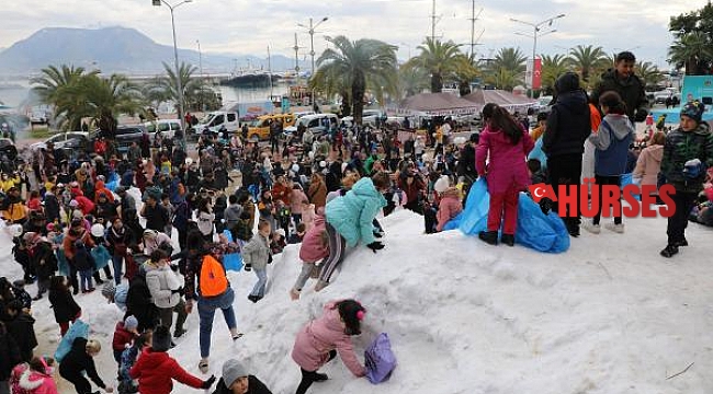 Alanya'da Toroslar'dan 500 ton 'kar' taşındı; çocuklar doyasıya eğlendi