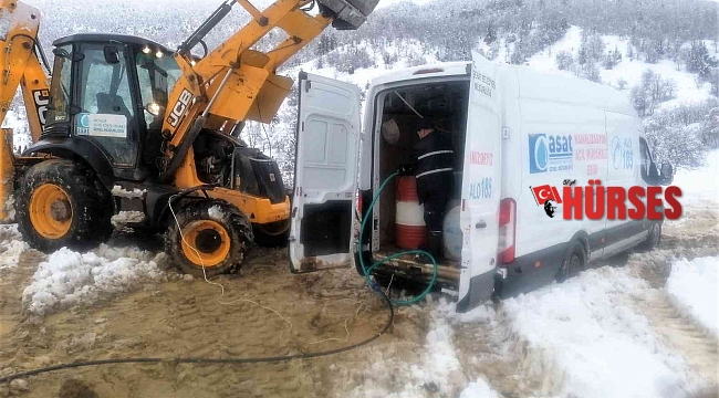 Alanya'nın yüksek kesimlerini kar esir aldı, 11 araç 40 vatandaş mahsur kaldı