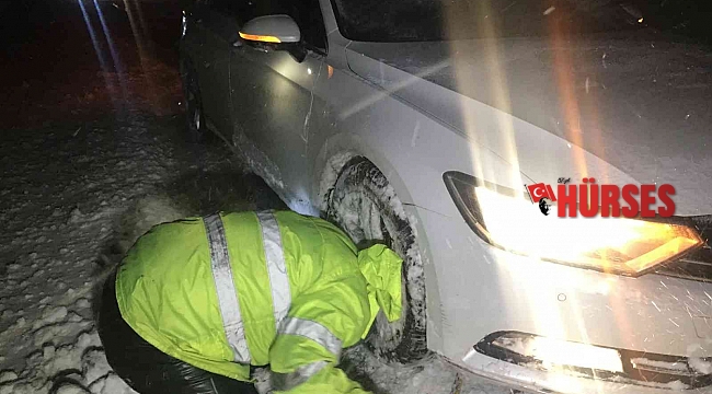 Antalya-Konya karayolunda kar yağışı sebebiyle tırların geçişine izin verilmedi