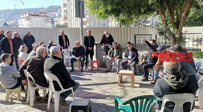 Başkan Yücel Cuma Pazarı'nda esnafla buluştu