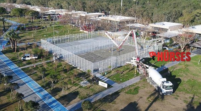 Beach Park'taki tenis ve basketbol sahaları yenileniyor