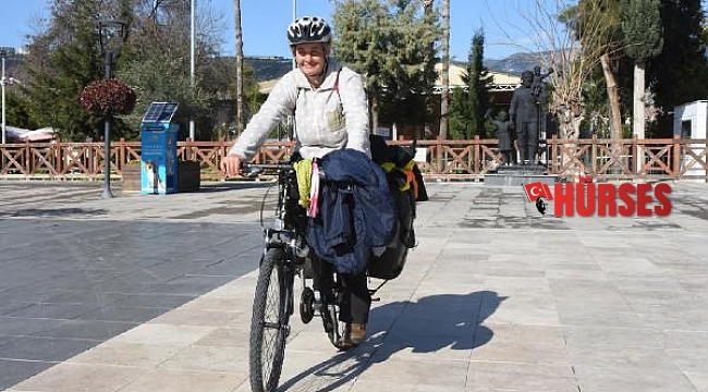 Bisikletiyle Türkiye'yi geziyor
